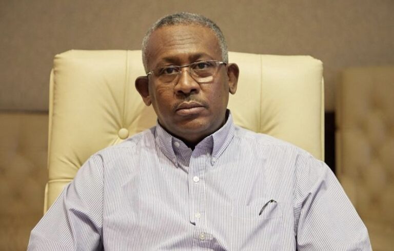 الأستاذ بابكر فيصل