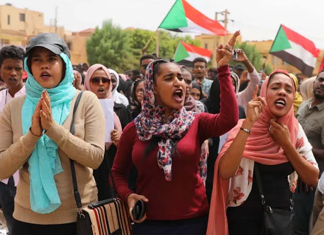 مشاركة السودانيات في الثورة