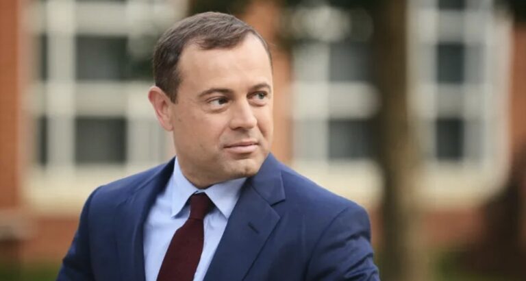 توم بيرييلو.