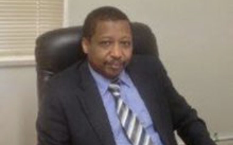 الأستاذ صلاح جلال.