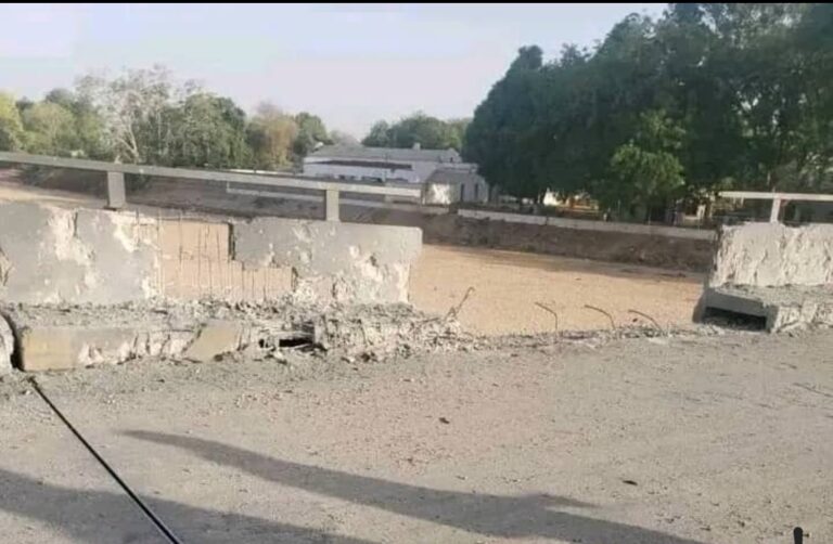 قصف الطيران كبري نيالا