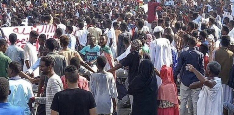 حشود سودانية