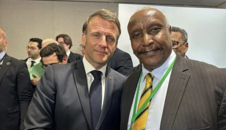 ياسر عرمان والرئيس الفرنسي ماكرون