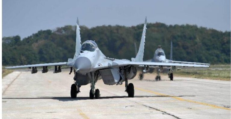 مقاتلة الجزائرية