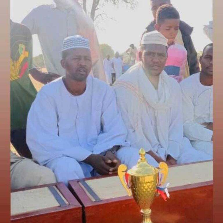 صورة-تجمع-نعمان-وصديقه-عثمان-قبل-أشهر-من-اندلاع-الحرب-بين-قبيلتيهما