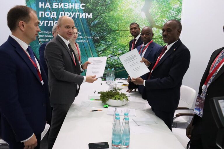 المعادن-وشركة-روسية-توقعان-اتفاقية-بحث-واستكشاف-عن-الذهب-والمعادن