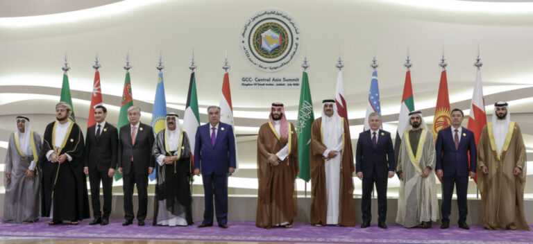 محمد بن راشد يرأس وفد دولة الإمارات في اللقاء التشاوري لقادة دول مجلس التعاون الخليجي والقمة الخليجية مع دول آسيا الوسطى