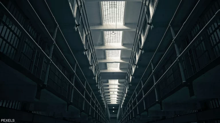 إسرائيل تعلن ضرب أشهر سجون إيران.. ومقر ثأر الله