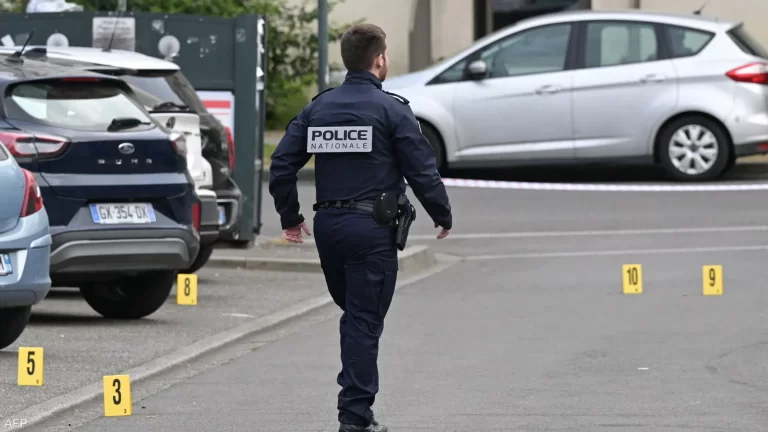 انتحار سياسي بارز في فرنسا.. عُثِر عليه مشنوقا