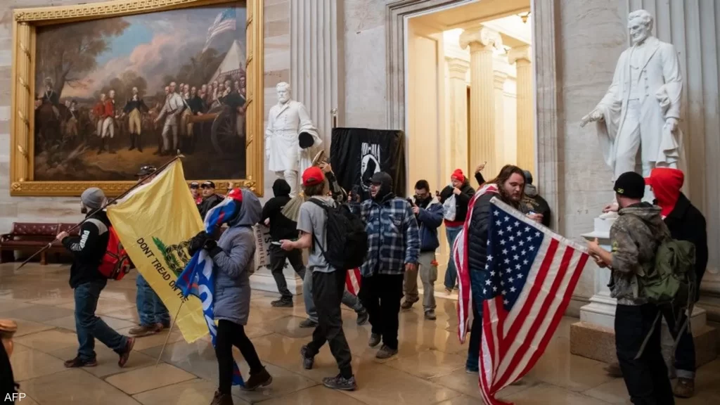 خطط لقتل شرطيين.. حكم رادع بحق أحد أنصار ترامب