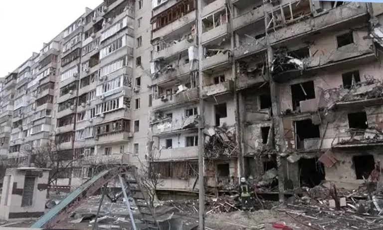 الحرب والدمار في الخر