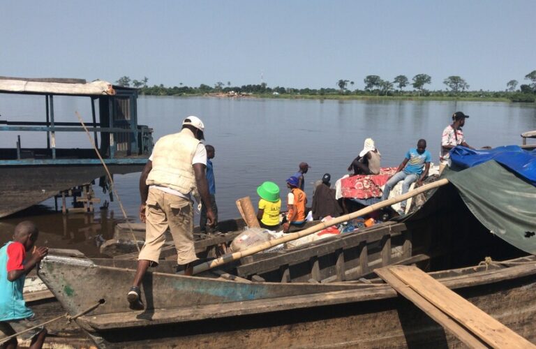 قارب الكنقو