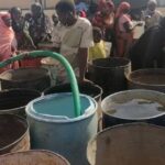 العطش يضرب المدن السودانية .. وبرميل المياه يقفز إلى 12 ألف جنيه