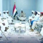 رئيس المجلس الرئاسي يلتقي وفد قبيلة النوايبة ويؤكد التزام الدولة ببسط الأمن وتقديم الخدمات