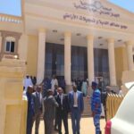 مجموعة مسلحة تقتحم محكمة الدبة وتحرر متهمًا من أمام القاضي في تصعيد أمني جديد