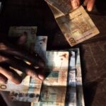 الدولار يحطم رقماً قياسياً جديداً .. 6200 جنيه في السوق الموازي واتساع الفجوة مع أسعار البنوك